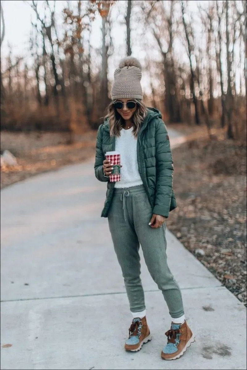 Cozy and Chic: Spring Hiking Outfits for Cold Weather