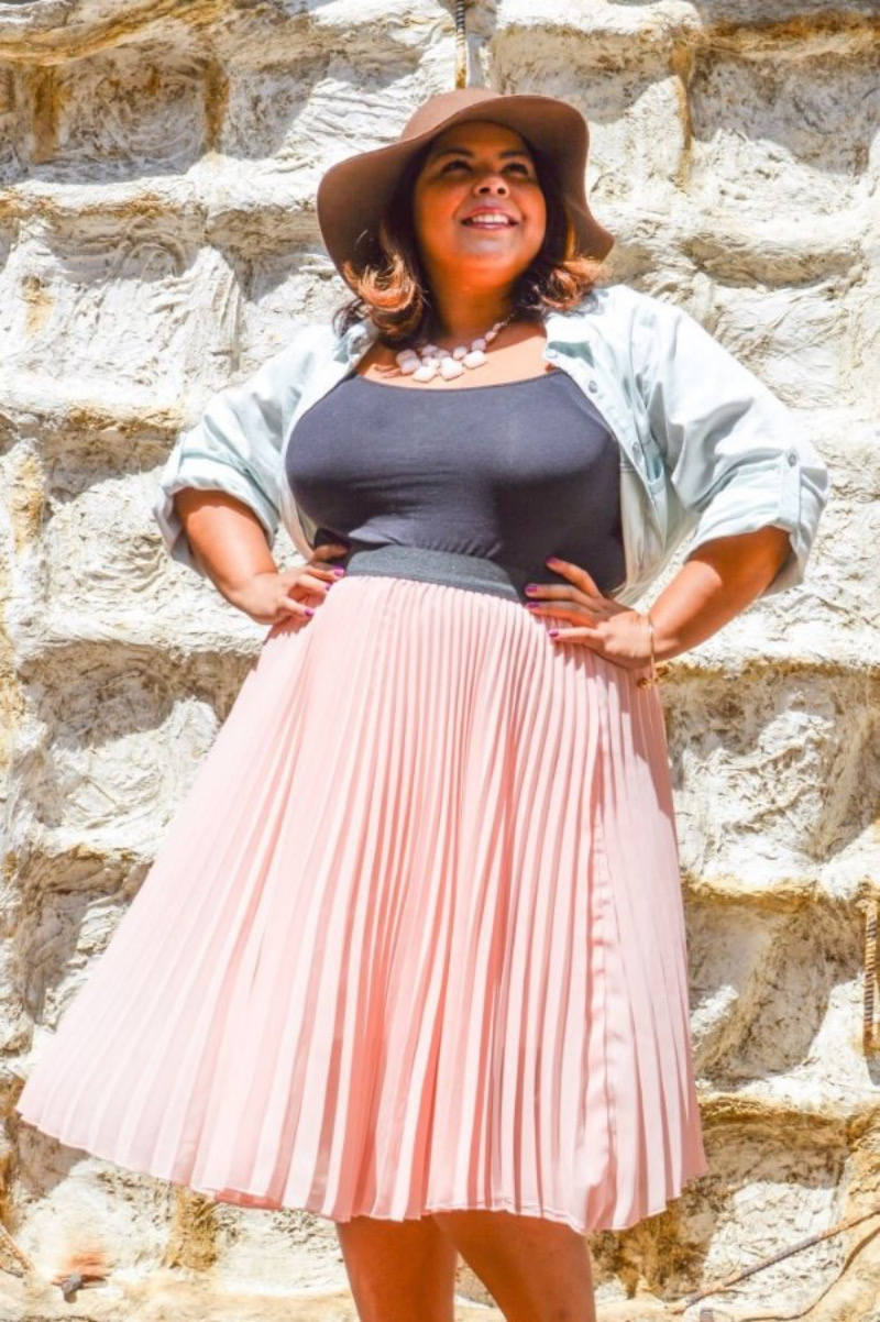 Effortless Plus Size Spring Outfits Featuring Skirts