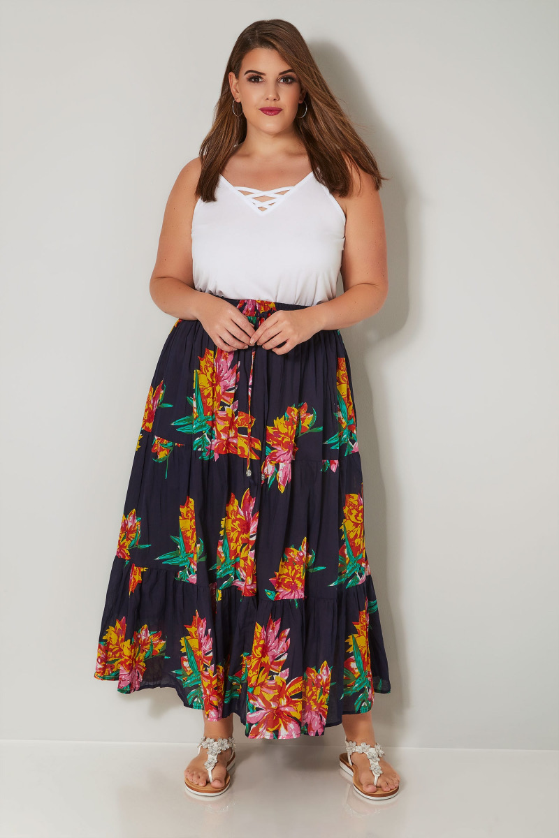 Long Skirt Outfits for Summer: Plus-Size Spring Trends