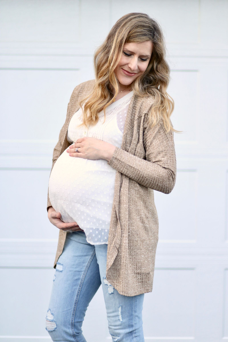 Comfortable and Feminine: Transitional Spring Maternity Style