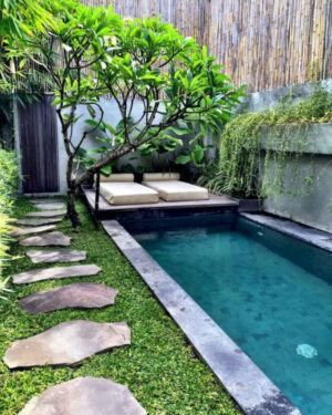 Kleiner Garten mit Pool Gestaltung: Bali-inspirierte Mini-Oase