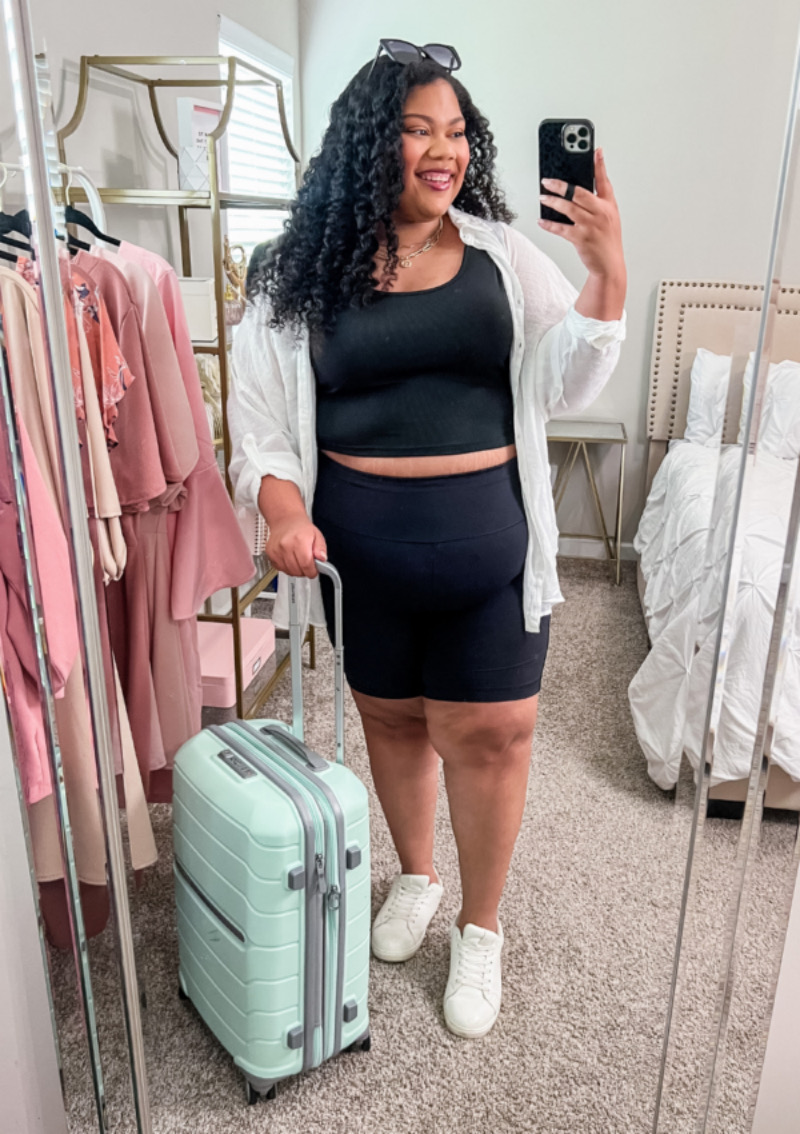 Effortless Plus-Size Spring Travel Outfits for Stylish Comfort